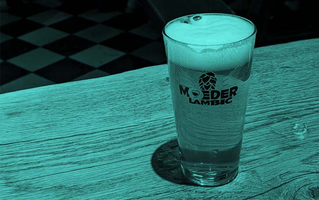 A Moeder Lambic glass.