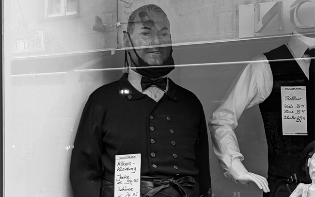 A Köbes uniform on display in a shop window