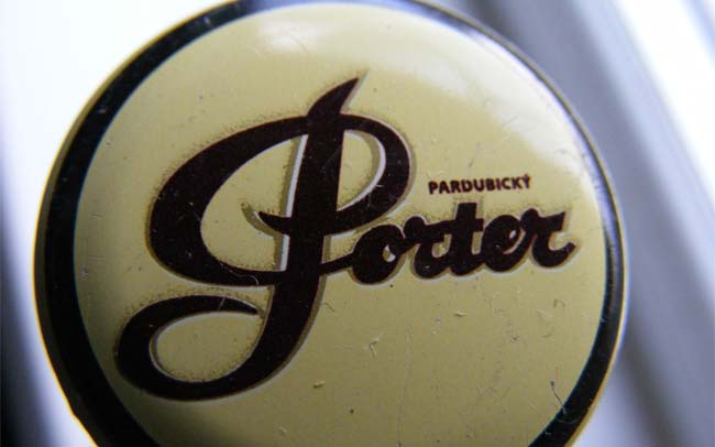 The cap of a bottle of Pardubicky Porter.